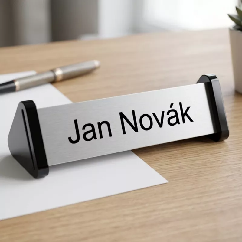 Jmenovka na stůl stříbrná - akryl
