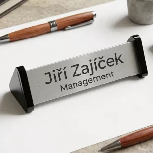 Jmenovka na stůl stříbrná - akryl