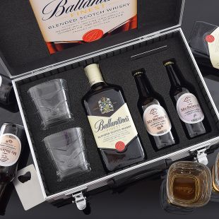 Dárkový kufr s whisky Ballantine's Contraband