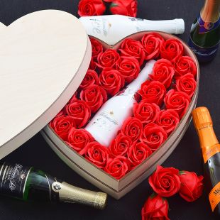 Dárkové Srdce s mýdlovými růžemi - červená - originální dárek pro ženu