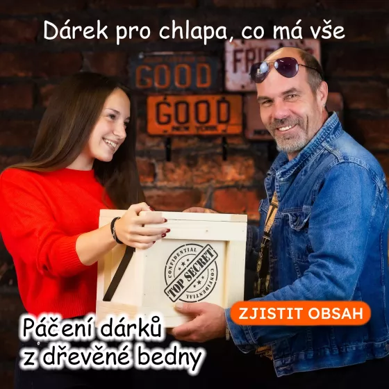 Páčení dárků z dřevěné bedny