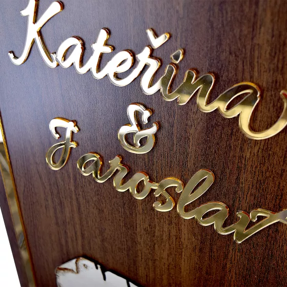 Svatba - uvítací cedule - ořech zrcadlo