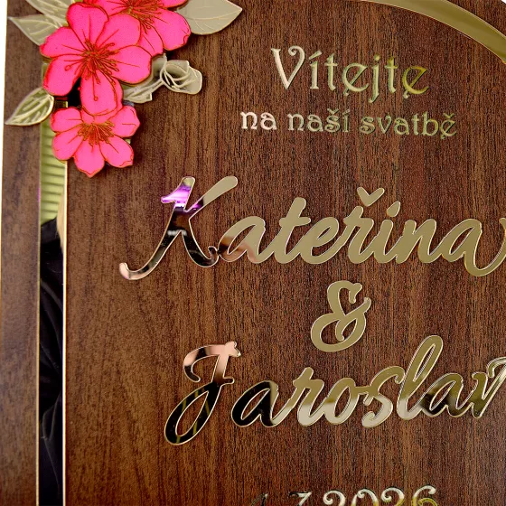Uvítací cedule na svatbu ořech zlatá